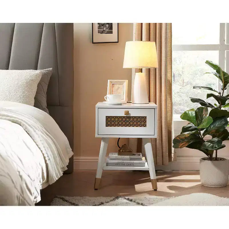 Table d'appoint rétro avec prises, ports USB et tiroir de rangement