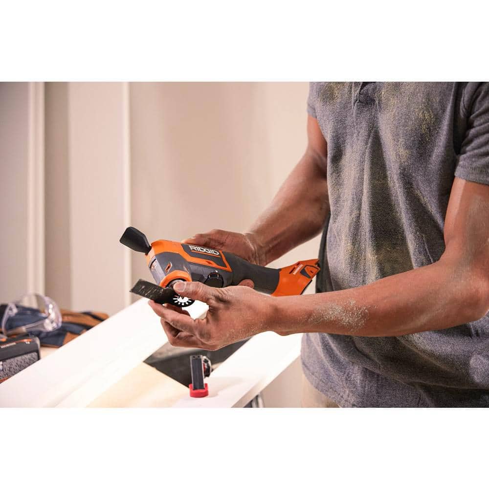18V Brushless Cordless Oscillating Multi-Tool with (2) 4.0 Ah Batteries, 18V Charger, and Bag R86240B-AC93044SBN