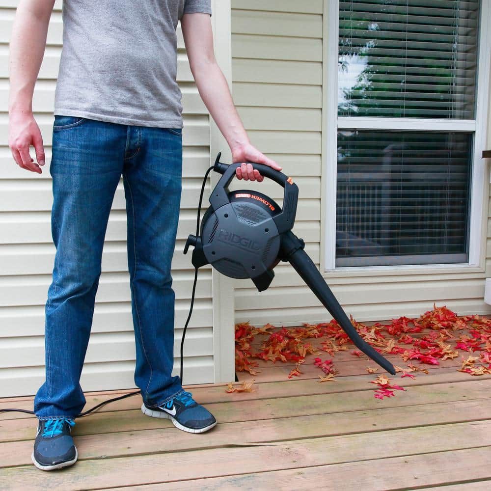 4 Gal. 6.0 Peak HP Wet/Dry Shop Vacuum with Detachable Blower, Fine Dust Filter, Hose, Accessories and Car Cleaning Kit WD4080A